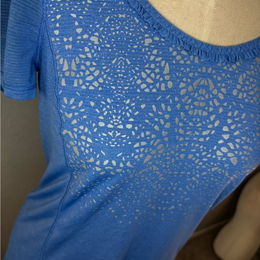 Blue Lululemon Women's Top - Picture 5 of 6